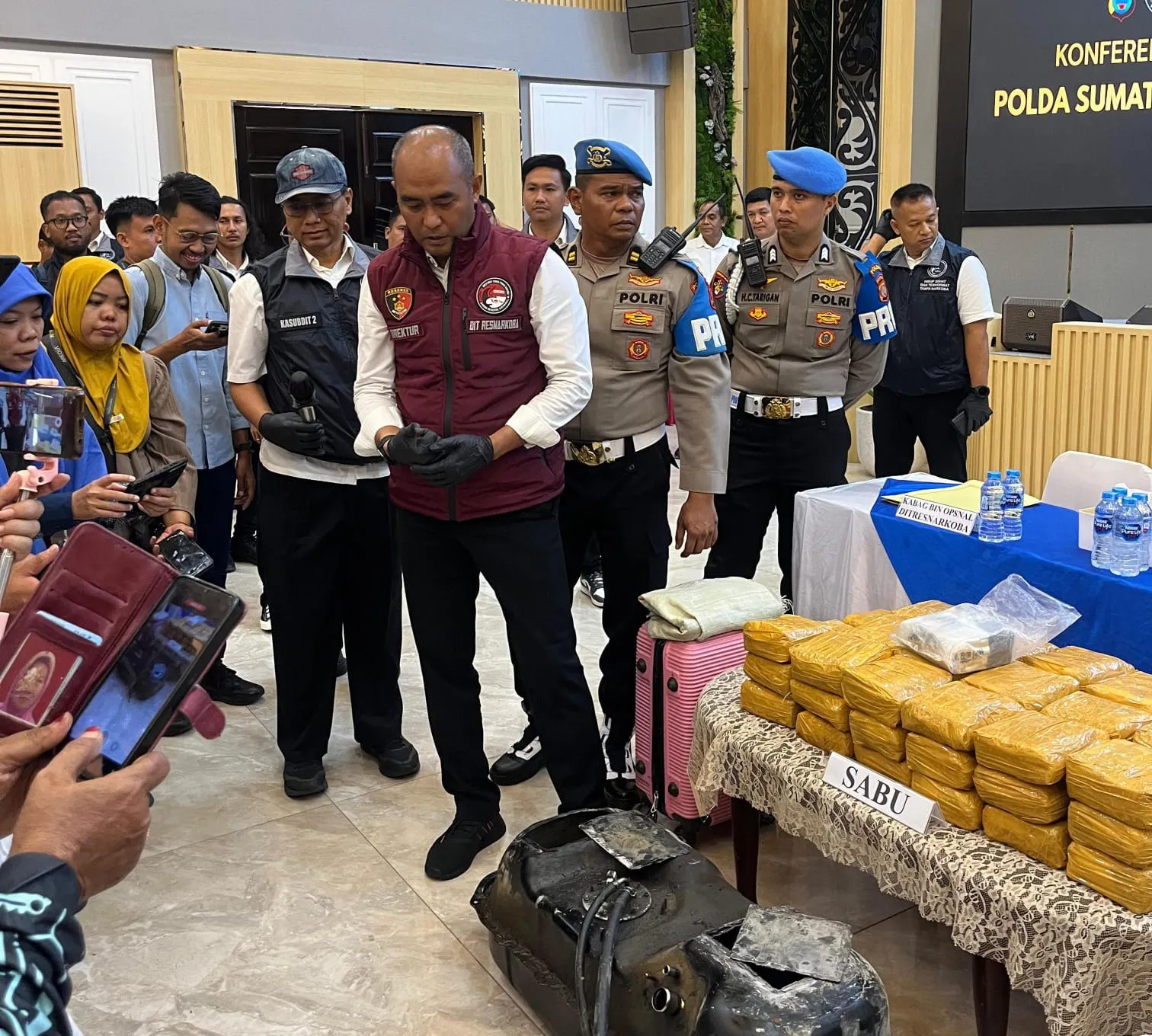 Terbongkar! Sabu 22 Kg Jaringan Malaysia-Aceh Disimpan dalam  Tangki Mobil, Kurir Ditangkap di Parkir Mal Medan