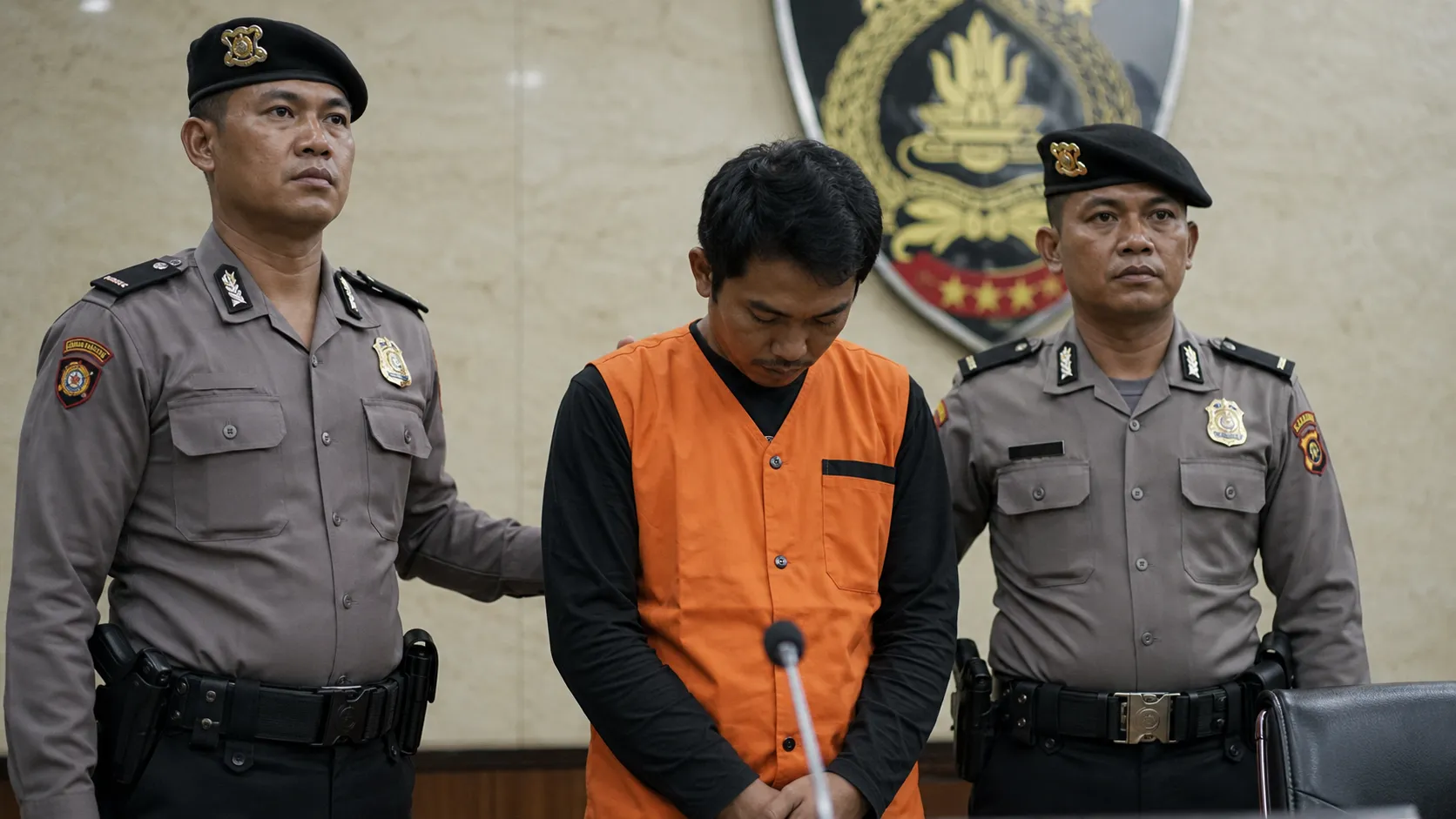 Sakit Hati Istri Diduga Diperkosa, Suami di Kalbar Nekat Siram Air Keras ke Pelaku