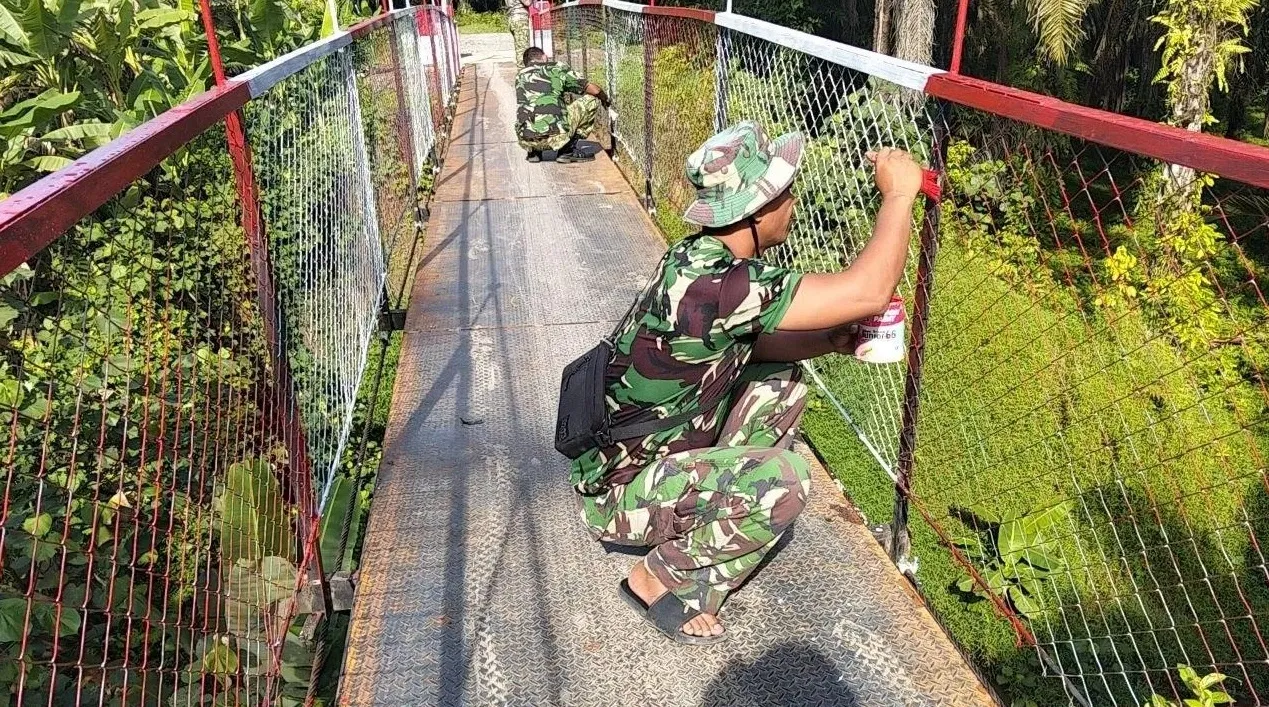 Gotong Royong TNI dan Warga Hasilkan Jembatan Baru, Akses Tiga Lingkungan di Kuala Kini Terhubung