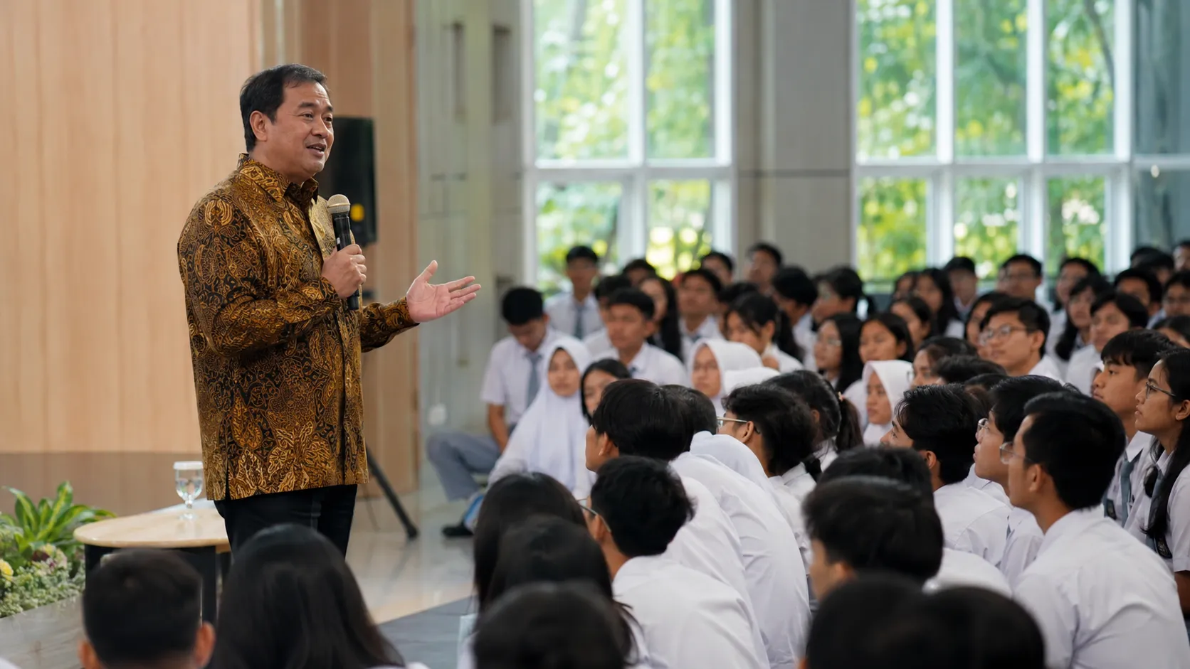 Gus Ipul Ajak Siswa Sekolah Rakyat Perkuat Karakter Lewat Nilai Spiritual