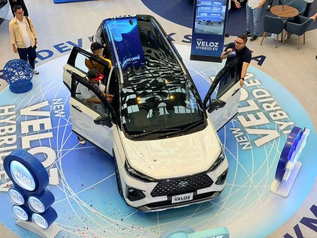 Rangkuman Otomotif: Veloz Hybrid Pimpin Pasar hingga Makin Praktisnya SIM Digital