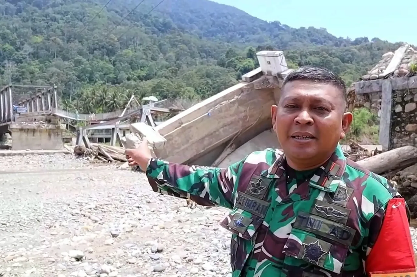 Jembatan Putus Diterjang Banjir, TNI Percepat Pembangunan Akses Warga di Gayo Lues