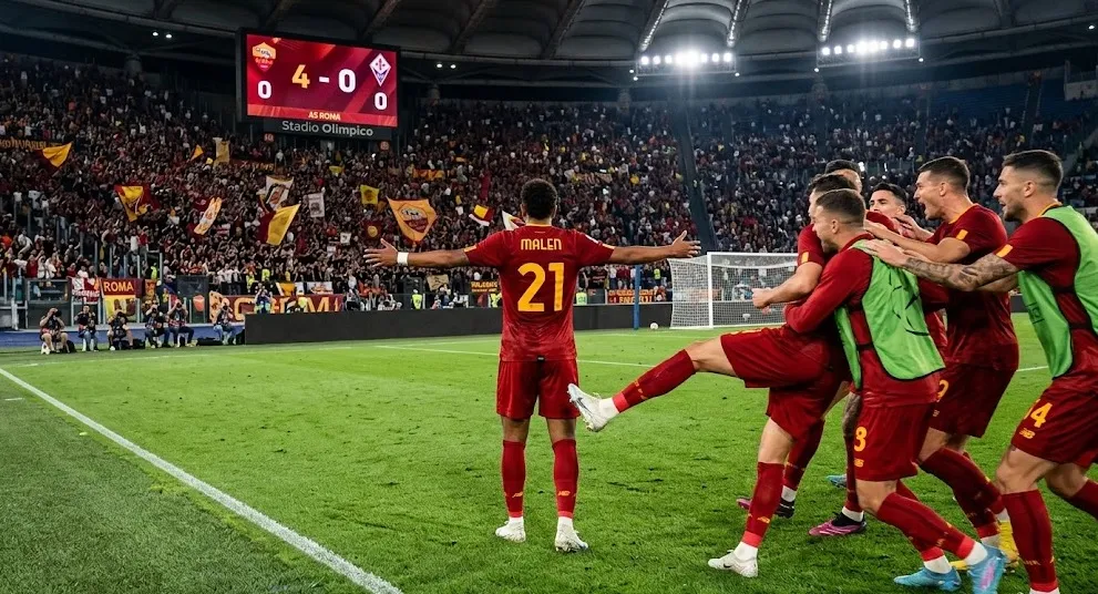 Hattrick Malen Bawa AS Roma Pesta Gol 4-0 atas Fiorentina, Kini Duduki Puncak Klasemen