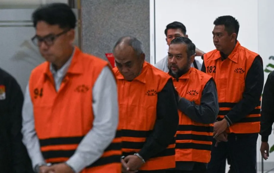 KPK Tahan Empat Tersangka Korupsi Iklan Bank BJB, Buka Peluang Panggil Ulang Ridwan Kamil