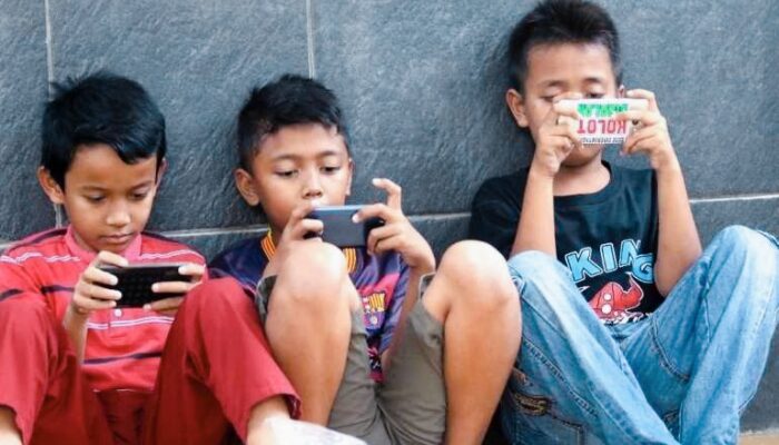 Panduan Bijak Penggunaan Gadget untuk Anak: Menjaga Tumbuh Kembang dengan Seimbang di Era Digital