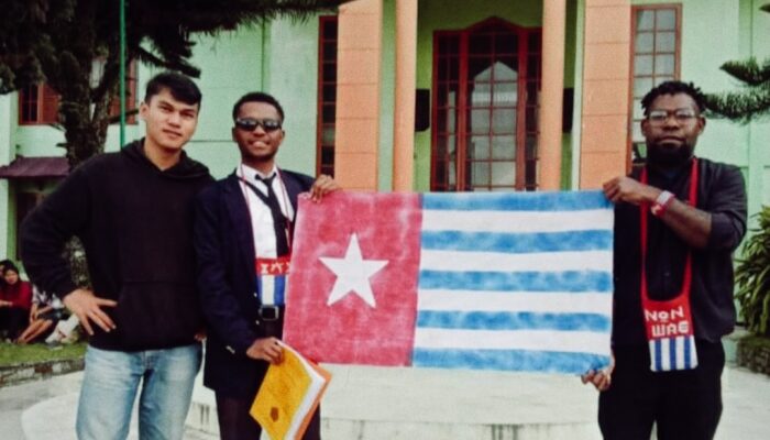 Mahasiswa Papua Bentangkan Kain Bermotif Bintang Kejora Saat Wisuda IAKN Tarutung, Ini Tanggapan Rektor