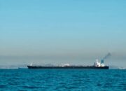 Iran Ancam Tutup Selat Hormuz, AS dan China Siaga Hadapi Krisis Minyak Global