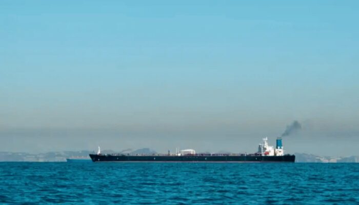 Iran Ancam Tutup Selat Hormuz, AS dan China Siaga Hadapi Krisis Minyak Global